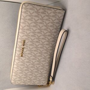 Michael kors jet set vanilla cream clutch wallet